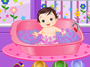 俏皮的嬰兒洗澡
